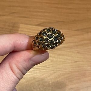 Vintage Elegant Gold and Black Women's Ring